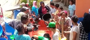 Donatur Suplay Kesegaran di Tengah Kekeringan Panjang di Kedungjati Grobogan