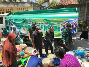 Bantu Grobogan, PKB Salurkan Air Bersih untuk Warga Terdampak Kekeringan di Kedungjati