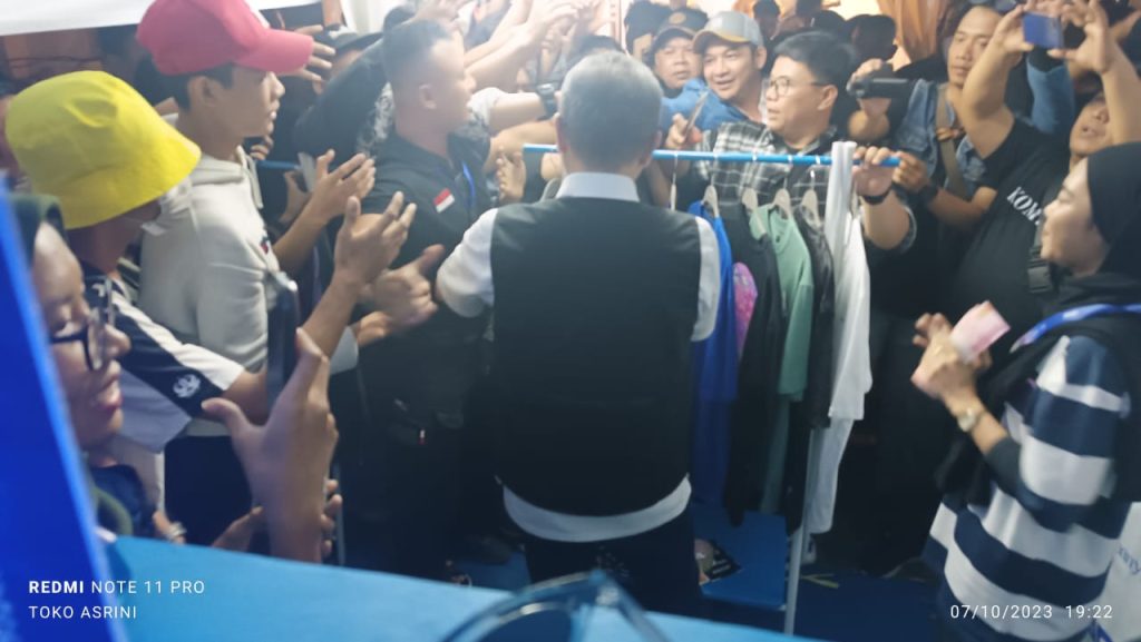 Pemuda Semarang dan Zulkifli Hasan Borong Kaos Berkualitas dan Goyang di Event Clothing Semarang