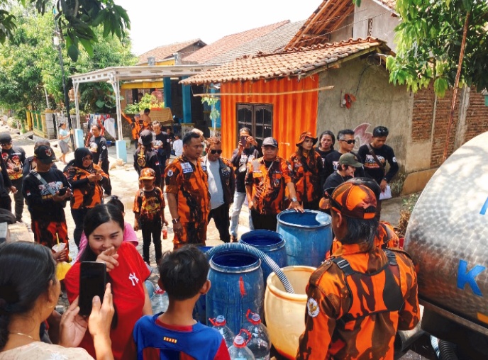Bantu Warga Terdampak Kekeringan, Pemuda Pancasila Kota Semarang Salurkan Bantuan Air Bersih