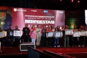 Menparekraf Apresiasi Wali Kota Semarang Mampu Menggerakkan Ekonomi Rakyat, Wajib Pajak Berprestasi Dapat Hadiah