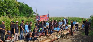 Gelar Aksi Simpatik, Bolone Mase Demak Gugur Gunung Bareng Warga