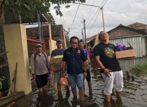 Ringankan Beban Korban Banjir di Semarang, Karang Taruna Ajak Komunitas Lintang dan (TDA) Tangan Di Atas Terjun Langsung Bagikan Bantuan