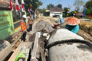 Miliaran Rupiah CSR Semen SIG di Pembangunan Jalan Enam Desa di Rembang dan Blora
