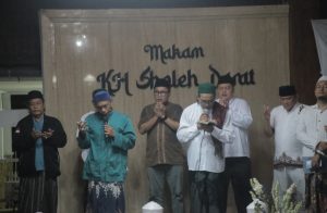 Ziarah ke Makam KH Sholeh Darat, Relawan Doakan Kemenangan Agustina dan Iswar di Pilwakot Semarang