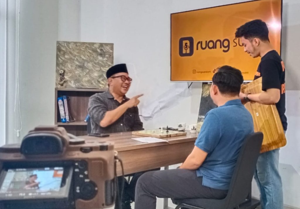 Diroasting Anak Muda Semarang, Calon Wakil Wali Kota Iswar Tertawa Lepas