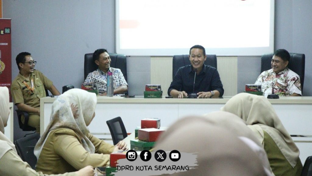 Ketua DPRD Kota Semarang : Perahu Ponton Jadi Solusi Efektif Bersihkan Sampah Sungai