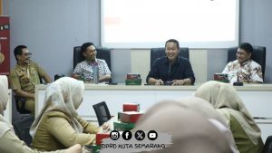 Ketua DPRD Kota Semarang : Perahu Ponton Jadi Solusi Efektif Bersihkan Sampah Sungai