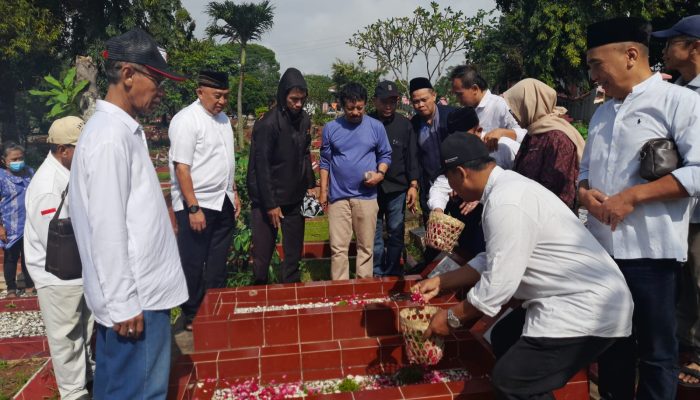 Sambut HPN 2025, PWI Jateng Ziarah Kubur ke Makam Dua Tokoh Pers