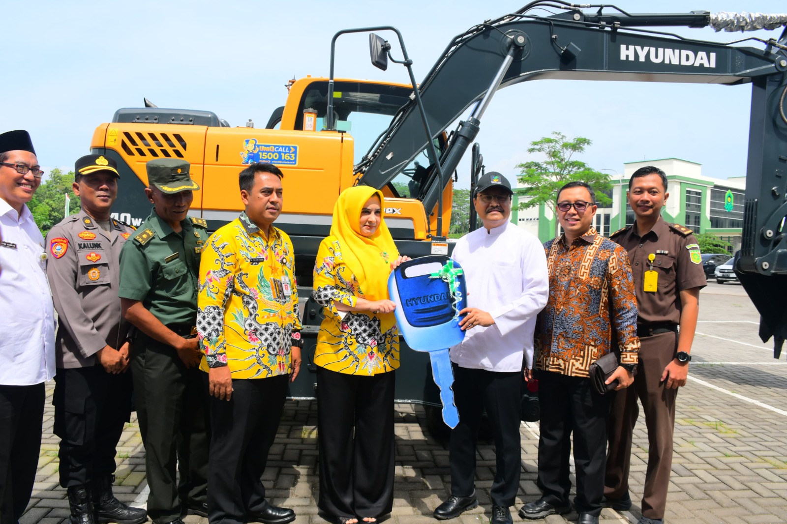 Bantuan alat berat untuk atasi banjir di Kabupaten Pekalongan