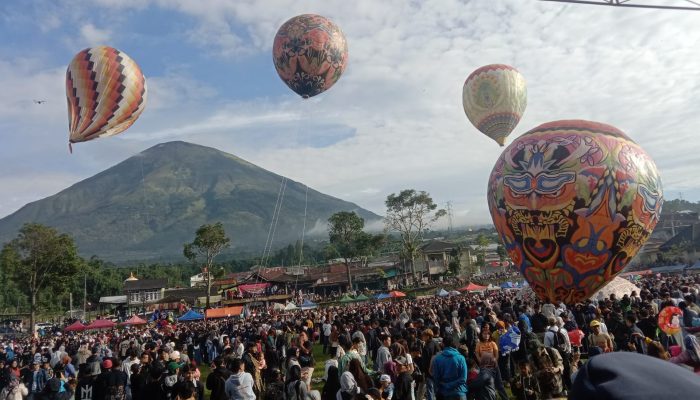 Festival Balon Udara Desa Reco Meriahkan Rangkaian Festival Mudik 2025