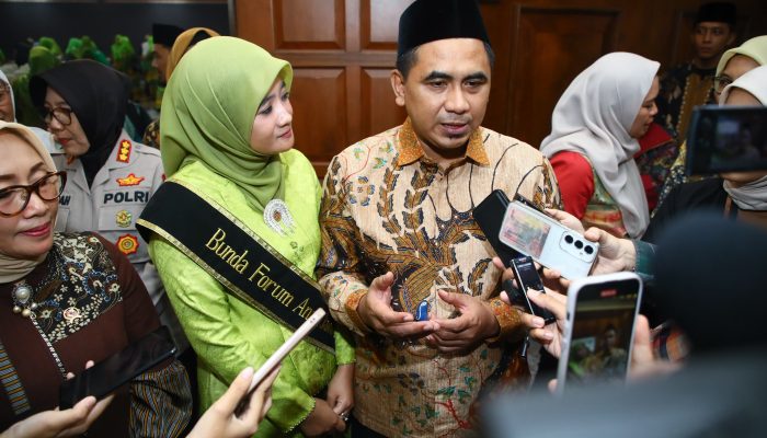Cegah Kekerasan Perempuan dan Anak, Wagub Jateng Kukuhkan 90 Relawan Paralegal Muslimat NU, Ini Tugasnya