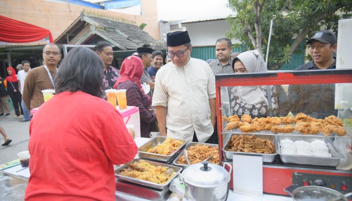 Bazar Ramadan Hidupkan Ekonomi Warga Semarang