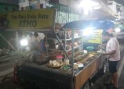 Mengenal Angkringan Teh Poci Gula Batu Atmo, Perpaduan Nasi Kucing dan Lagu Rolling Stones