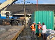 Pelindo Tanjung Emas Prioritaskan Evakuasi Para Pekerja Saat Pagar Panel Jebol Terkena Rob