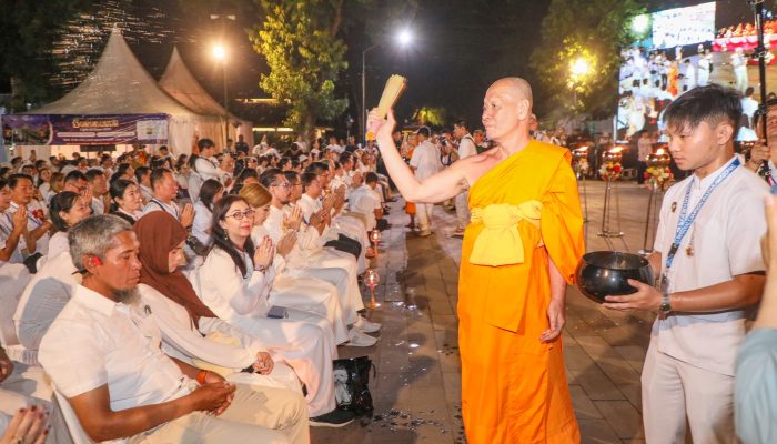 Simbol Harapan Perdamaian Dunia Bersama 2.569 Lampion, Perayaan Waisak 2025 di Borobudur