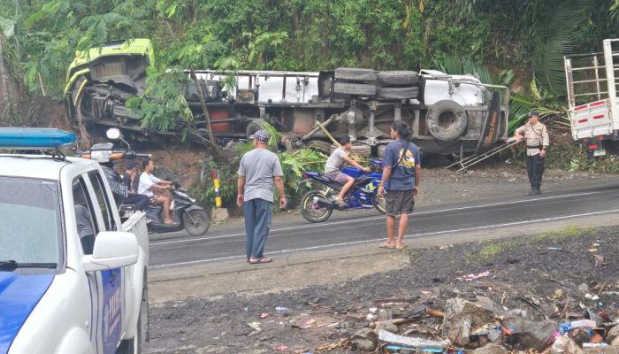 Kecelakaan Tunggal Truk kembali Terjadi di Jalur Kalijambe, Tidak Ada Korban Jiwa