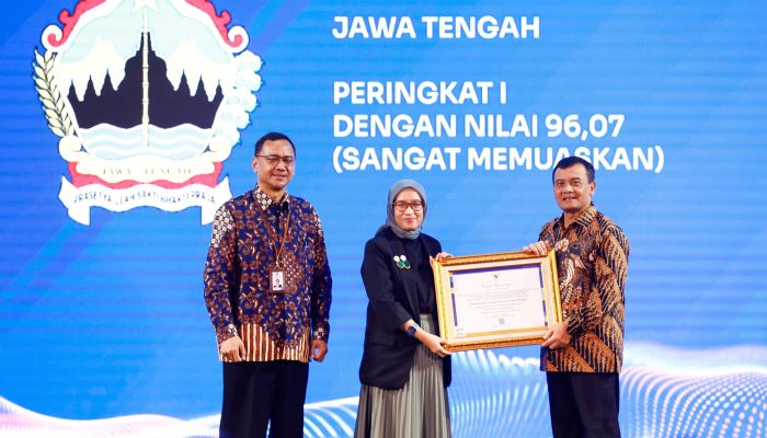 Jateng Jadi Pionir PKK Nasional dan Memori Kolektif Bangsa, Ahmad Luthfi Terima Penghargaan dari Arsip Nasional
