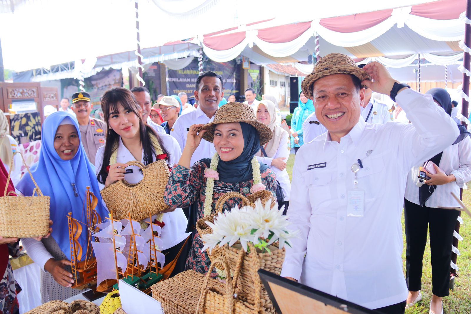 Bupati Kudus Sam'ani Intakoris saat lomba desa