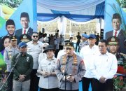 Juli Antoni Menhut Serahkan SK Perhutanan Sosial Kepada Kelompok Tani