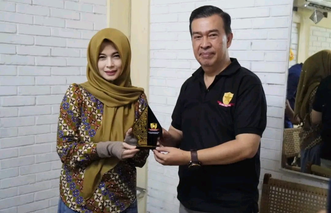 Ketua DPP Aliansi Nusantara, T Budiman Soelaim bersama dengan Senator DPD RI Jihan Fahira.