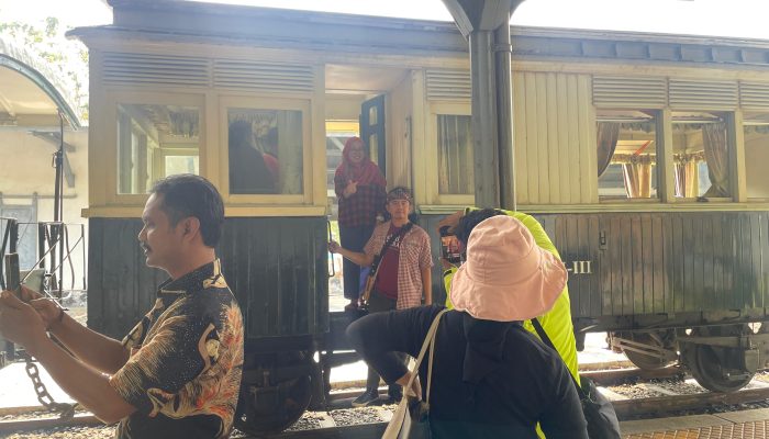 KAI Wisata Hadirkan Perjalanan Perdana Kereta Api Wisata Uap “Baru Klinthing” Disambut Antusias Total 448 Penumpang Terlayani Hari Ini
