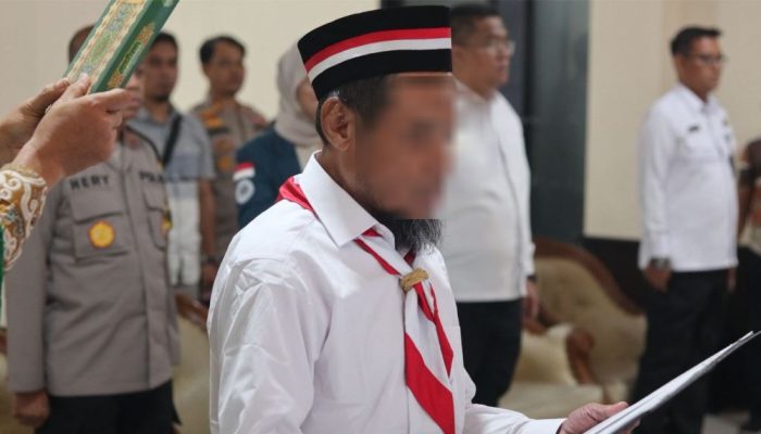 Akui Kesalahan Serta Berhasil Lepas dari Organisasi, Napiter Pendiri Jama’ah Islamiyah Mengucap Sumpah Setia Kepada NKRI
