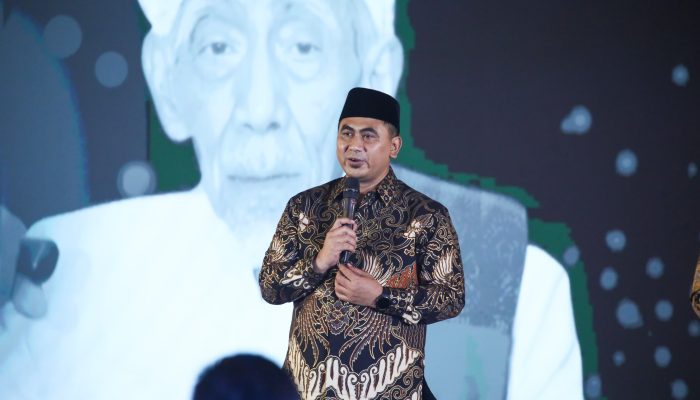 Mbah Maimoen Zubaer Raih Penghargaan Adiluhung, Taj Yasin: Cita-cita Beliau Menyatukan Keutuhan Bangsa
