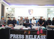 Polda Jateng Tangkap Pelaku Sindikat Pembuat dan Pengedar Uang Palsu; Dua Bulan Beroperasi Cetak 4000 Lembar Uang Rp. 100 Ribu
