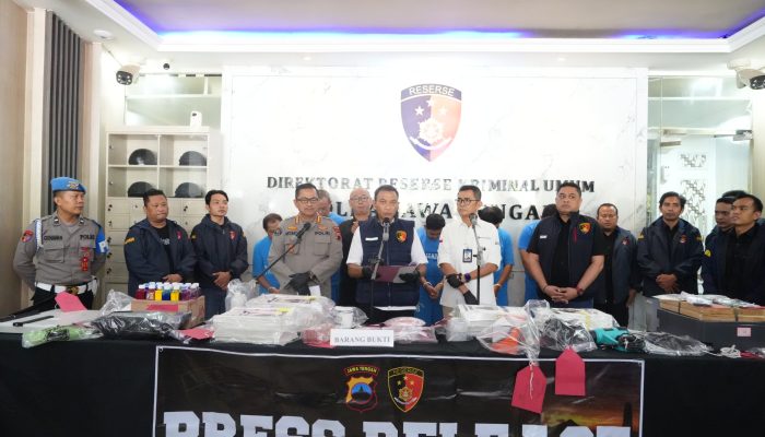 Polda Jateng Tangkap Pelaku Sindikat Pembuat dan Pengedar Uang Palsu; Dua Bulan Beroperasi Cetak 4000 Lembar Uang Rp. 100 Ribu
