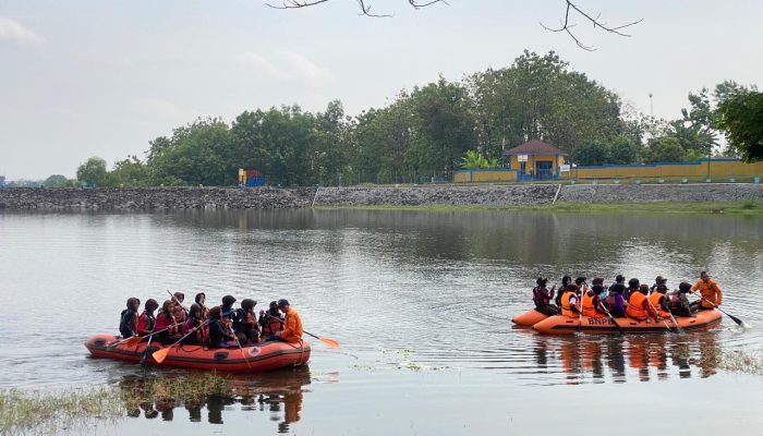 Grobogan Rawan Banjir, Peserta JAMCAB XI Dibekali Teknik Perahu Karet