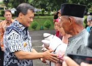 Ringankan Beban Warga, Ahmad Luthfi Serahkan Bantuan 6 Ton Beras kepada Kelompok Rentan