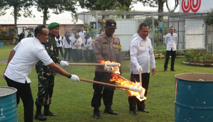 Bersama Dengan TNI-Polri, Lapas Semarang Musnahkan Barang Hasil Penggeledahan
