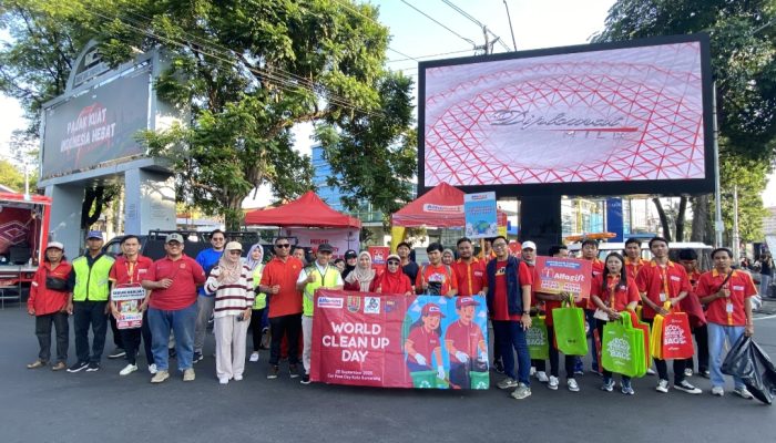 Dukung WCD 2025, DLH Kota Semarang Ajak Pengunjung CFD Simpang Lima Bersih-Bersih Sampah