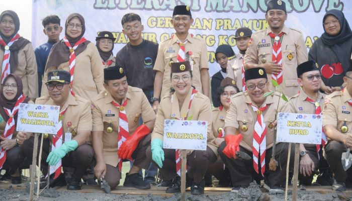 Pemkot Semarang Tanam 10.000 Mangrove di Tugurejo, Peringati Hari Pramuka ke-64
