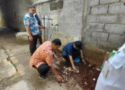 Sinergi dengan Kemenag, DLH Kota Semarang Ajak Pegawai KUA Gunungpati Bikin Lubang Biopori