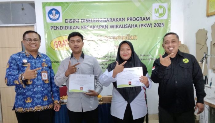 Program PKW Tata Busana KEMDIKDASMEN di LKP Maju Makmur Resmi Dibuka, Dinas Pendidikan Apresiasi Upaya Pemberdayaan Masyarakat
