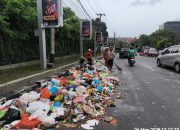 Respon Laporan Masyarakat, DLH Kota Semarang Sigap Bersihkan Tumpahan Sampah