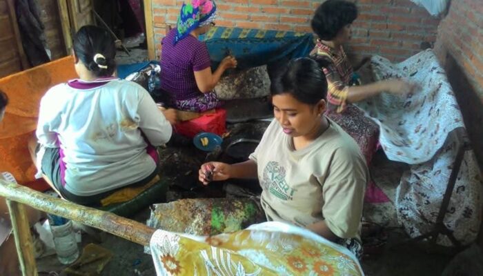 Dijual Rp 200ribu hingga Rp 7juta, Batik Gunung Kendil, Rembang Tembus Pasar Global, Berkat Rumah UMKM Semen Indonesia