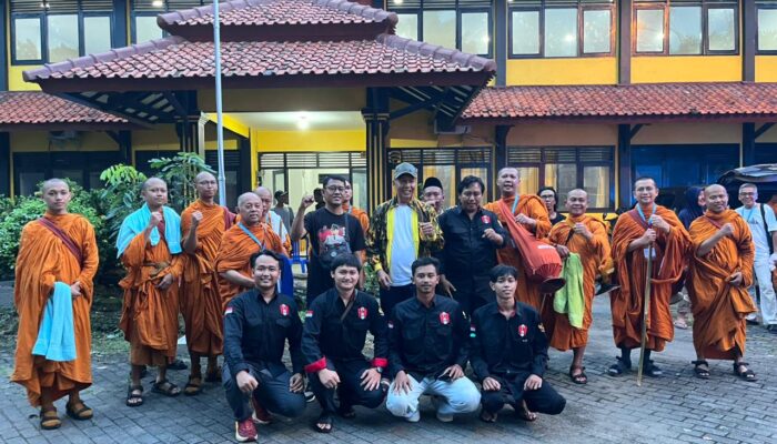 Tolerasi di Kota Wali. GMNI dan Golkar Demak Sambut Bhikkhu Thudong