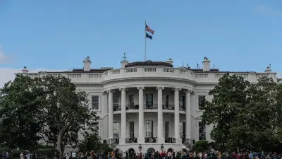 Trump Buka Kemungkinan Aksi Militer ke Iran, Brent Turun 1,61%