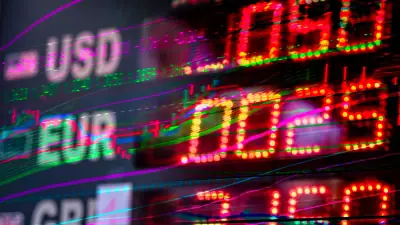 Rupiah Rp17.899 per Dolar AS, Risiko Tembus Rp18.000 Membesar