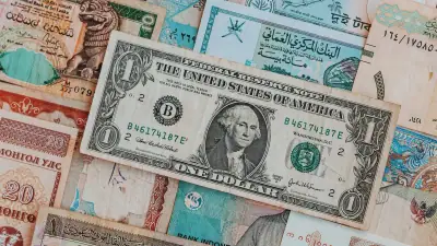 Rupiah Melemah 0,56% ke Rp18.038 per Dolar AS
