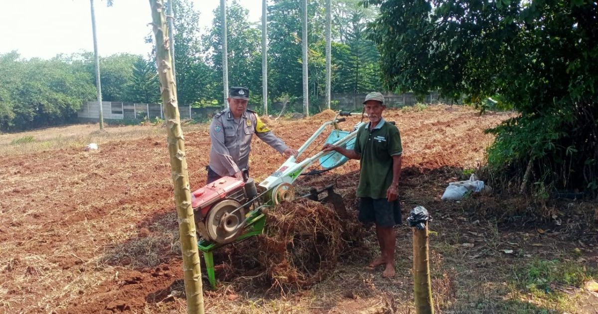 Bhabinkamtibmas Desa Mekarsari Sambangi Warga dan Sampaikan Imbauan Kamtibmas