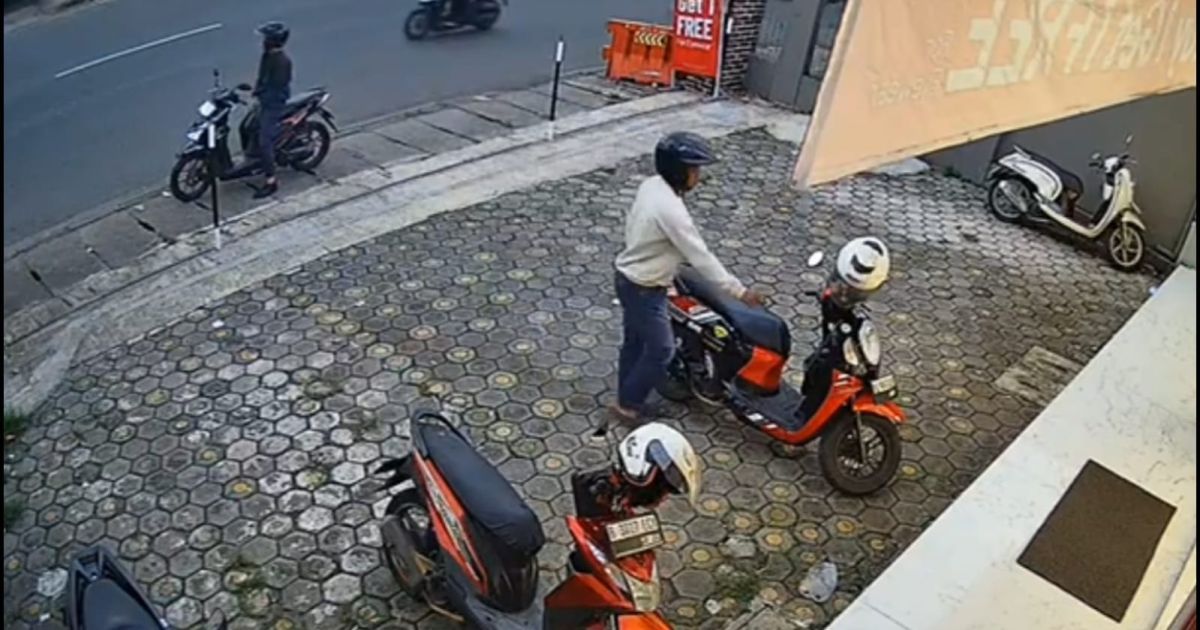 Curanmor Bersenjata Terekam CCTV di Cileungsi, Motor Konsumen Optik Digasak