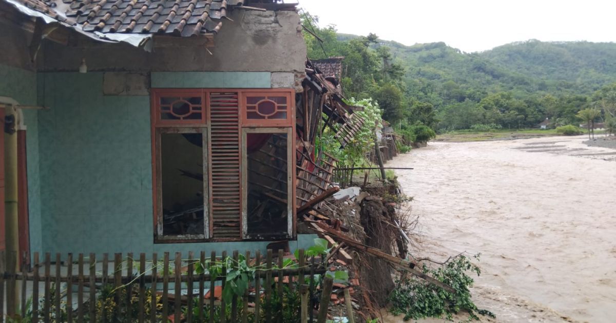 Erosi Sungai Cidadap Porakporandakan Permukiman, Warga Sawah Tengah Terpaksa Tinggalkan Kampung