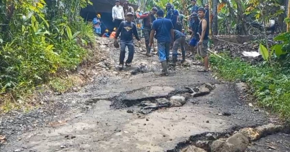 Hujan Deras Picu Bencana Tanah Bergerak di Warungkiara, Warga Mengungsi