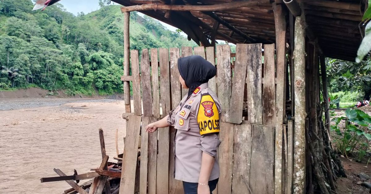 Kapolsek Simpenan Tinjau Kampung Sawah Tengah, Prihatin Lihat Permukiman Lenyap