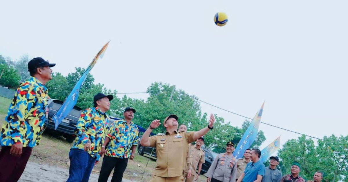 Bupati Baharuddin Apresiasi Gemkara Atas Turnamen Volly Pantai Perdana Di Batu Bara