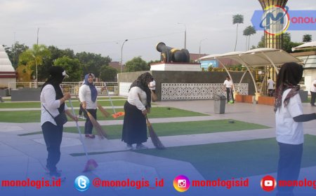 Kemenkum Banten Bersihkan Masjid Agung dan Berikan Bantuan Sosial